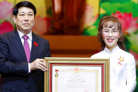 TS. Nguyễn Thị Phương Thảo nhận danh hiệu Anh hùng Lao động