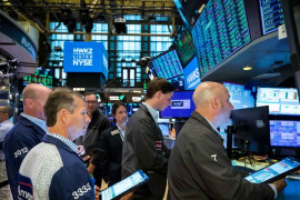 Chứng khoán Mỹ dừng chuỗi tăng nhưng vẫn gần đỉnh lịch sử