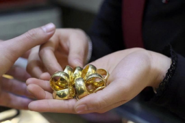 Giá vàng tăng mạnh, vì sao nhiều người nắm giữ mà vẫn run tay?