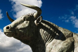 Dòng tiền "đổ bộ", một nhóm cổ phiếu bứt tốc mạnh mẽ, điều gì đang xảy ra?