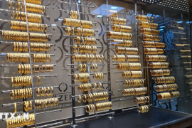 Giá vàng toàn cầu tăng khi nhà đầu tư chờ dữ liệu Mỹ quan trọng