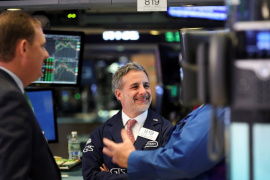 Mỹ: Thị trường chứng khoán thăng hoa trong một nền kinh tế yếu