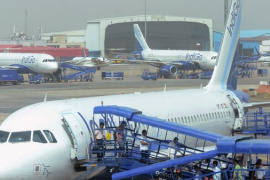 "Ông lớn" hàng không Ấn Độ hủy hơn 1.000 chuyến bay chỉ trong vài ngày