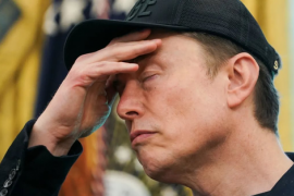 Elon Musk mất 34 tỷ USD trong một ngày, cổ phiếu Tesla giảm kỷ lục 14%, canh bạc thế kỷ bắt đầu trở thành thất bại ê chề nhất trong sự nghiệp