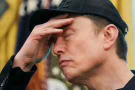 Elon Musk mất 34 tỷ USD trong một ngày, cổ phiếu Tesla giảm kỷ lục 14%, canh bạc thế kỷ bắt đầu trở thành thất bại ê chề nhất trong sự nghiệp
