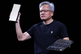NVIDIA lập đỉnh lịch sử, Jensen Huang vừa bán hơn 36 triệu USD cổ phiếu, tài sản vẫn ngang ngửa huyền thoại Warren Buffett