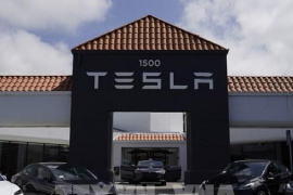 Đế chế xe điện lung lay, Tesla đối mặt với khủng hoảng nhận diện