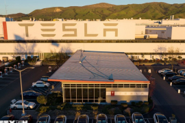 Tesla giảm gần 8% sau kế hoạch chính trị của Elon Musk