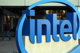 Fitch hạ xếp hạng tín nhiệm của Intel