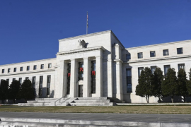 Giới đầu tư lo ngại về những xáo động quanh quyền kiểm soát Fed