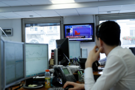 Chứng khoán châu Âu giảm sâu, giá kim loại tăng vọt trước căng thẳng Mỹ