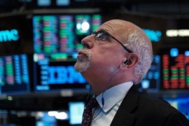 Khối ngoại tiếp đà bán ròng phiên cuối tuần, "xả" 350 tỷ đồng tại một cổ phiếu ngân hàng