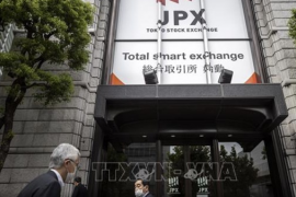 Chứng khoán châu Á “phớt lờ” cảnh báo thuế quan của Tổng thống Mỹ