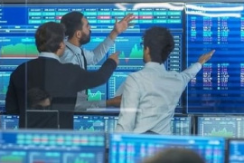 Phiên 27/1: Khối ngoại đảo chiều bán ròng, ngược chiều tung hàng trăm tỷ "gom" một mã Bluechips