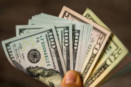 Đồng USD "thủng đáy" 4 năm sau phát biểu của Tổng thống Mỹ