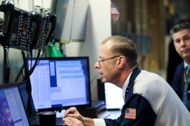 Fed giữ nguyên lãi suất, S&P 500 lần đầu chạm mốc lịch sử 7.000 điểm