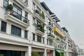 Bất động sản nhà ở Bắc – Nam “ngược chiều”: Hà Nội hạ giá giữ nhịp, TP.HCM bung hàng tạo sóng