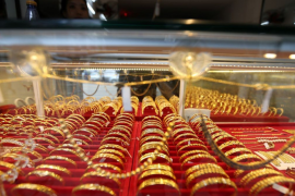 Giá vàng lập đỉnh tuần nhờ lãi suất và căng thẳng địa chính trị