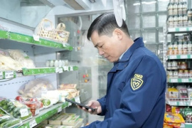 Đột xuất kiểm tra: Một siêu thị tại Hà Nội bị phát hiện thực phẩm không nhãn mác, vi phạm điều kiện bảo quản