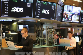 Các chỉ số chứng khoán Mỹ diễn biến trái chiều sau động thái của Tổng thống Trump