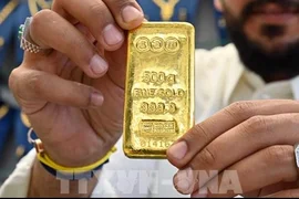 Giá vàng châu Á phục hồi khi khả năng Fed nâng lãi suất giảm bớt