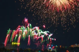 Hà Nội: Mãn nhãn với những màn trình diễn pháo hoa đỉnh cao do Sun Group tài trợ tại ba trận địa