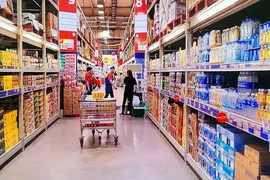 Sức mua nội địa chịu sức ép khi giá cả tăng cao