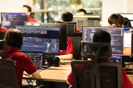 DNSE được vinh danh top 10 thị phần môi giới VNX, cán mốc 2 triệu tài khoản