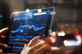 Chứng khoán TCBS: "Cao điểm tín dụng cuối 2026, lãi suất đi ngang vùng cao"