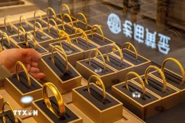 Giá vàng châu Á đi lên khi kỳ vọng Fed tăng lãi suất hạ nhiệt 
