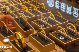 Giá vàng châu Á đi lên khi kỳ vọng Fed tăng lãi suất hạ nhiệt 