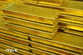 Giá vàng giảm trước sức ép từ USD và trái phiếu