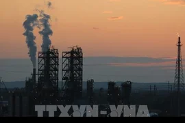 Giá dầu tăng do bão tại Mỹ và các cuộc tấn công của Houthi đe dọa nguồn cung