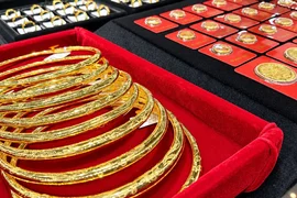 Giá vàng đứng trước lực đỡ kép từ USD suy yếu và nhu cầu trú ẩn