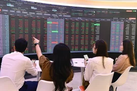 Hai cổ phiếu ngân hàng bất ngờ "hút" tiền nhóm tự doanh CTCK phiên 8/10