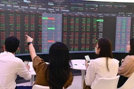 Hai cổ phiếu ngân hàng bất ngờ "hút" tiền nhóm tự doanh CTCK phiên 8/10