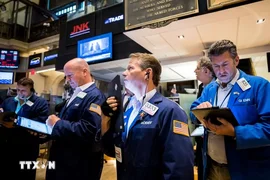 Các chỉ số chứng khoán Mỹ giảm điểm, rời khỏi các mức cao kỷ lục