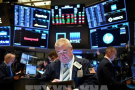 S&P 500 bám sát mốc kỷ lục khi cổ phiếu công nghệ phục hồi