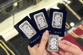 Khi bạc ra khỏi bóng của vàng