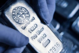 Thế lực nắm hơn 15.000 tấn bạc liên tục bán ra ở thời điểm nhạy cảm