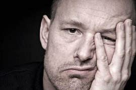 Khối ngoại bán ròng đột biến hơn 2.400 tỷ đồng phiên đầu tháng 2, cổ phiếu nào bị "xả" mạnh nhất?