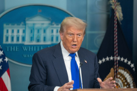 Tổng thống Mỹ nâng thuế toàn cầu lên 15% trong cuộc chiến thương mại