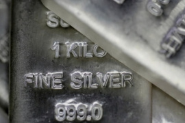 Động thái lạ của quỹ bạc lớn nhất thế giới khi giá tiến sát 90 USD/oz