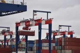 Chính phủ Mỹ chạy đua hoàn thuế trước hạn 27/2 sau phán quyết tòa