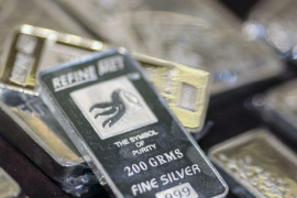 Quỹ bạc bán ra hơn trăm tấn khi giá lên cao nhất trong 1 tháng