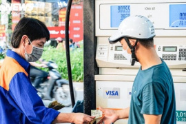 Bộ Công thương cấm găm hàng xăng dầu chờ tăng giá