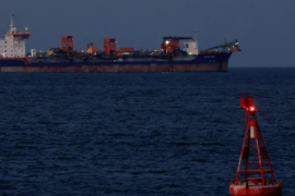 Phát hiện loạt tàu tắt tín hiệu, đi qua eo biển Hormuz mang gần 12 triệu thùng dầu đến thẳng một nước châu Á