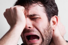 Nhà đầu tư bị "kẹp hàng" cổ phiếu giảm sàn liên tục nên làm gì?