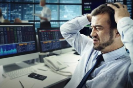 Khối ngoại thẳng tay bán ròng hơn 1.000 tỷ trong ngày VN-Index mất mốc 1.700 điểm, cổ phiếu nào bị "xả" mạnh nhất?