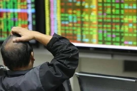 Chứng khoán Việt Nam giảm mạnh nhất từ đầu năm, tiền vào HoSE lên cao nhất 4 tháng